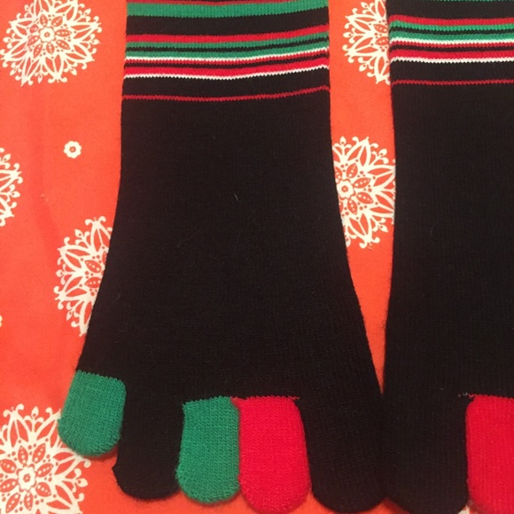 NWOT SANTA TOE SOCKS - Picture 7 of 10